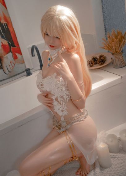 解开王霞的乳罩