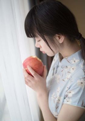 森林中的熊先生在冬眠中动漫